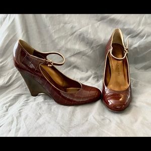 Isabella Fiore wine patent leather wedges